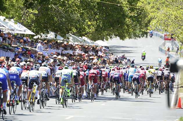 Speeding peloton